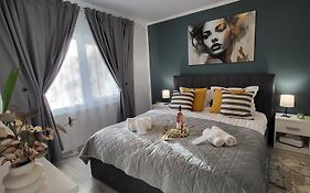 Elite Apartment Onesti